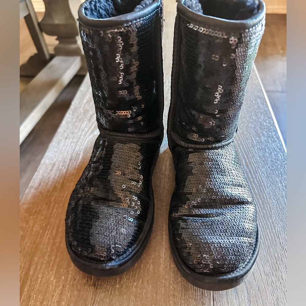 Rare Classic Short Black Sequin UGG Boots Size 7